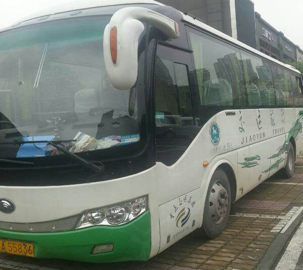 大巴车