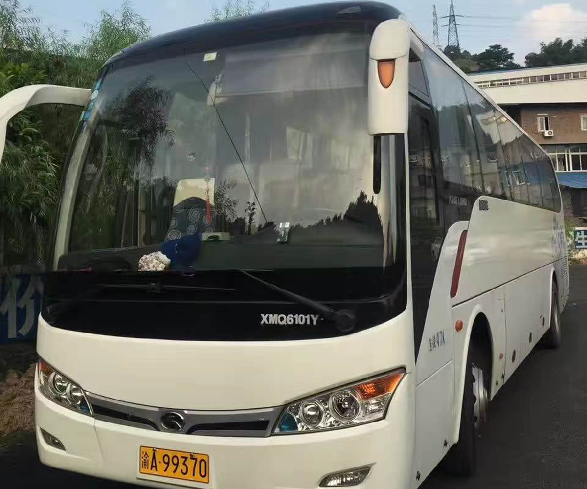 大巴车
